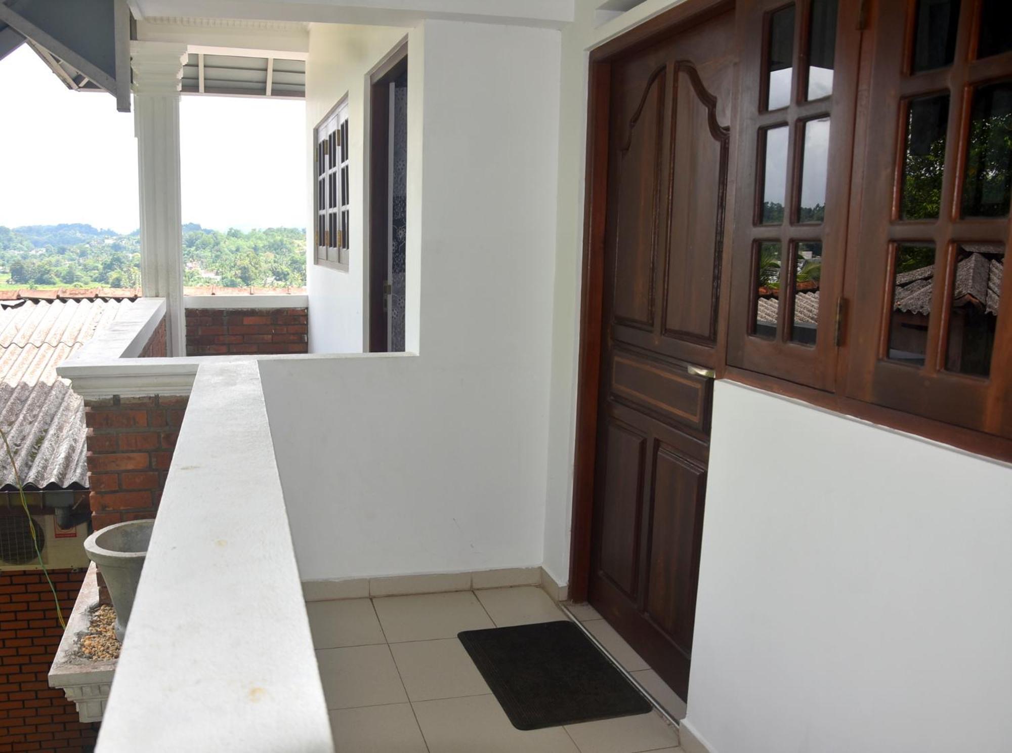 Rathna Gems Halt Hotel Ratnapura Exterior foto