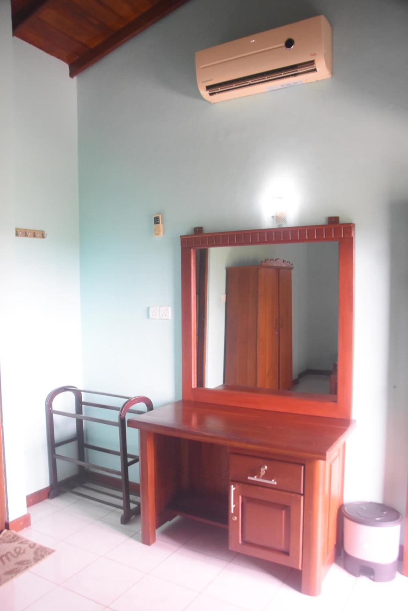 Rathna Gems Halt Hotel Ratnapura Exterior foto