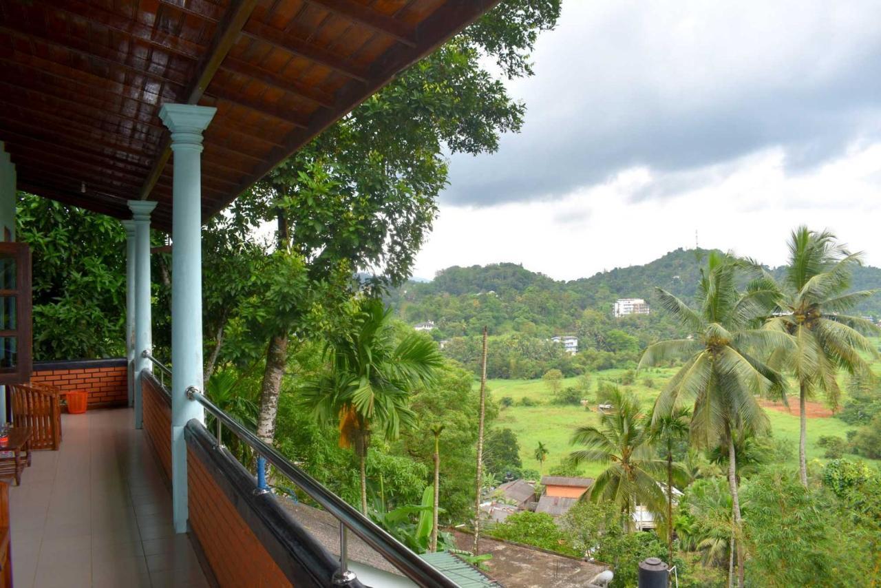 Rathna Gems Halt Hotel Ratnapura Exterior foto
