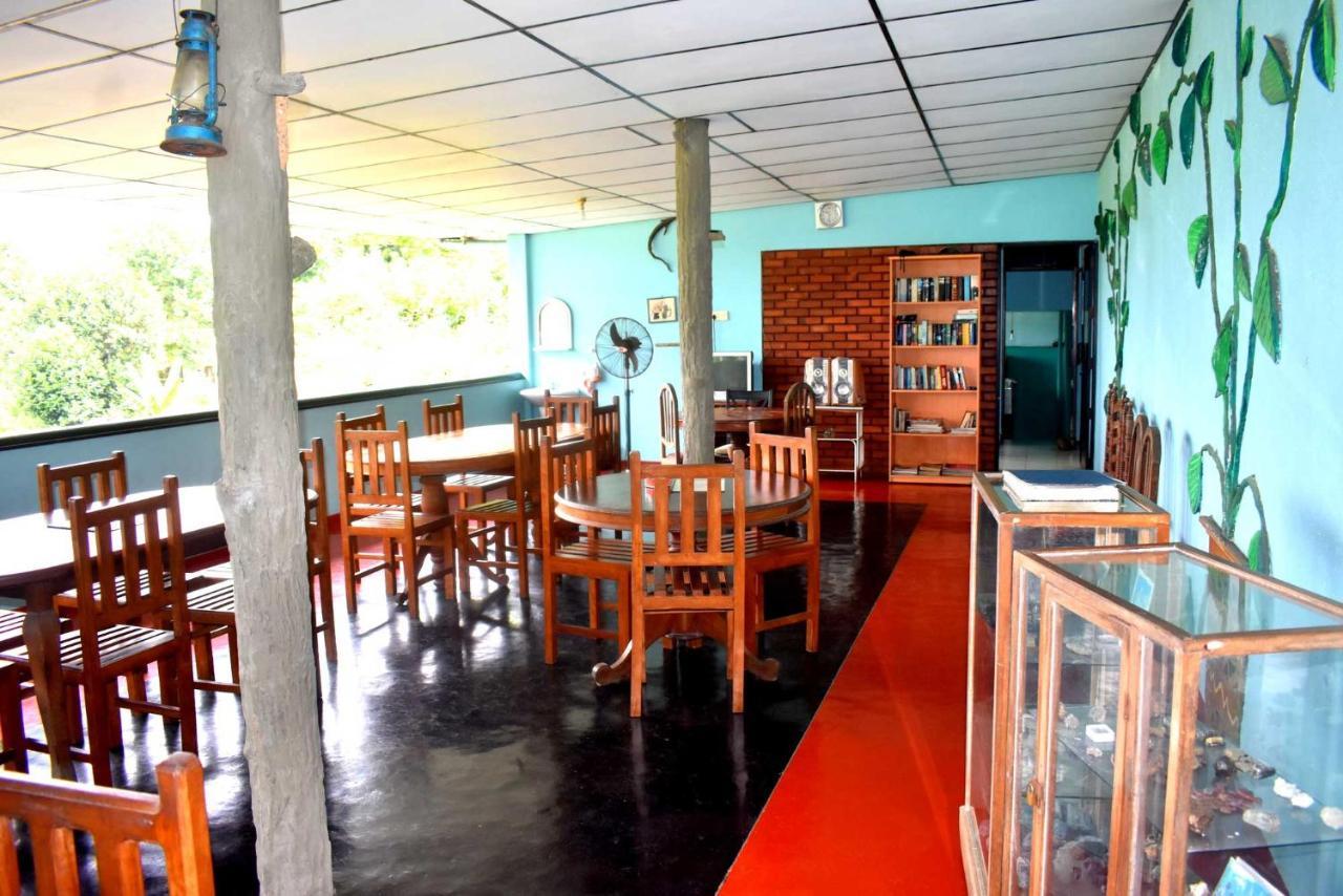 Rathna Gems Halt Hotel Ratnapura Exterior foto